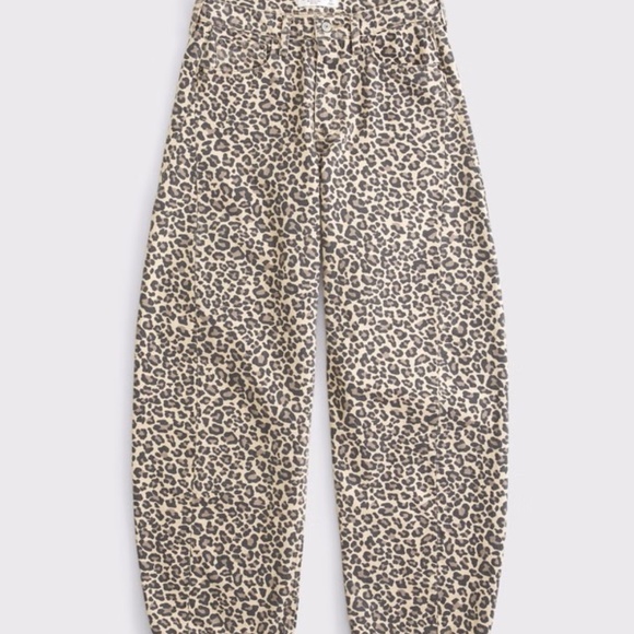 Abercrombie & Fitch Animal Print Mid-Rise Barrel Jeans - Picture 6 of 6